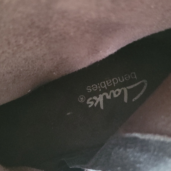 Clark's Suede Faux Fur Winter boots - Picture 9 of 9